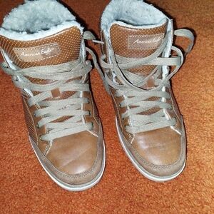 American Eagle EUC Boy's Boots. Size 7.5